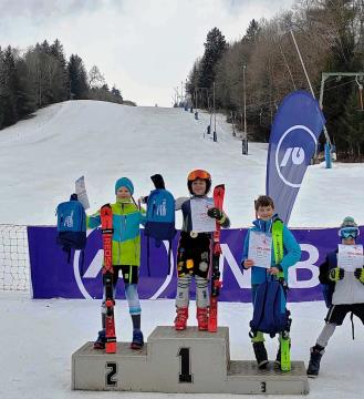 Fužinarjevi smučarji na Poseki tekmovali v slalomu (1)